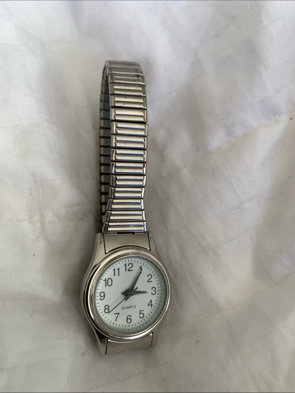 Silver Quartz Analog Watch - White Dial